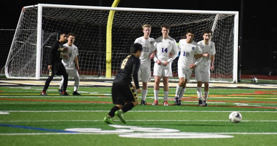 Mens varsity soccer wins first league championship since 2009