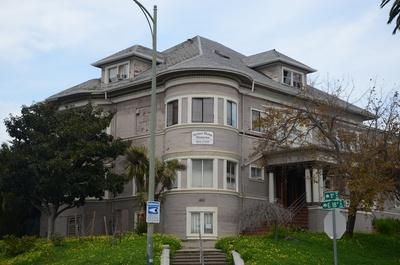 Service learning teams up with Rebuilding Together Oakland