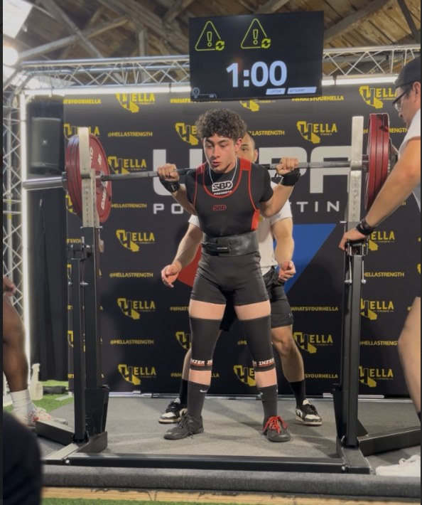 Layth Haddawy lifting at USPA power lifting event.